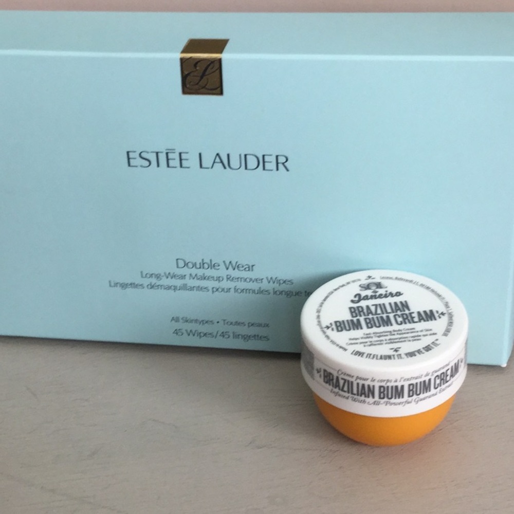 Estée Lauder Double Wear wipes